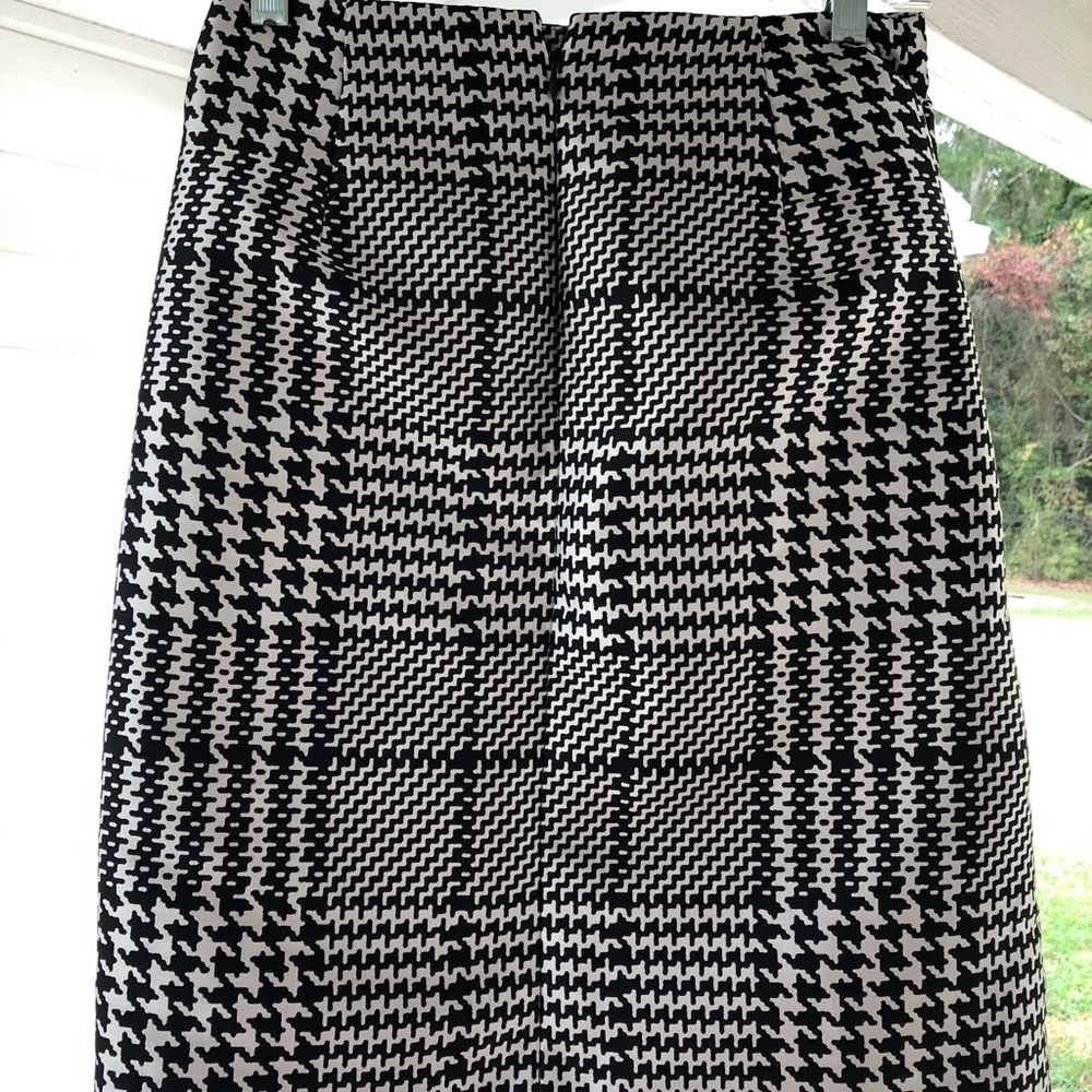White House Black Market houndstooth lined  straight skirt size 0